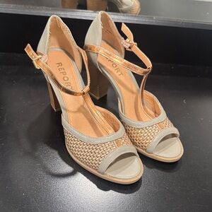 NWT Report Women's Tan and Gold Heeled Sandals